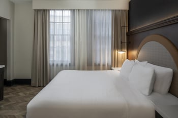Suite, 1 King Bed, Fireplace