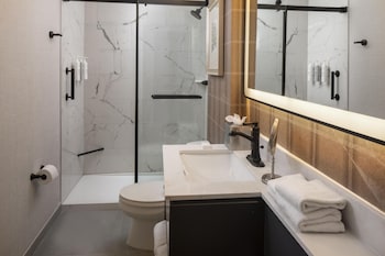 Room, 1 King Bed, Bathtub