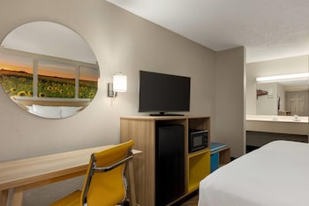 Standard Room, 1 King Bed
