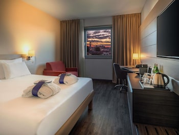 Executive Room, 1 King Bed with Sofa bed