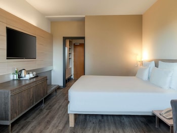 Executive Room, 1 King Bed with Sofa bed