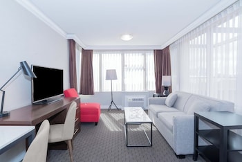 Standard Suite, 1 King Bed (Kitchenette, South Tower)