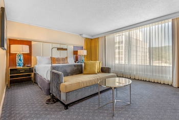 Deluxe Room, 1 King Bed, Accessible