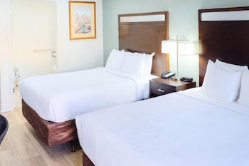Room, 2 Queen Beds, Accessible, Non Smoking