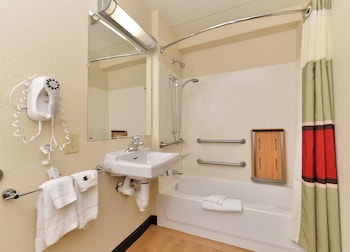 Standard Room, 1 King Bed, Accessible (Smoke Free)