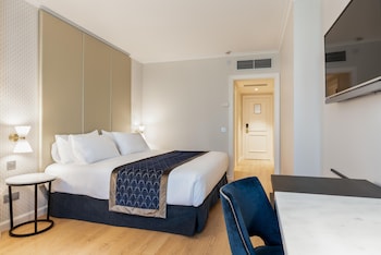 Twin Room (2 Adults + 1 Child)