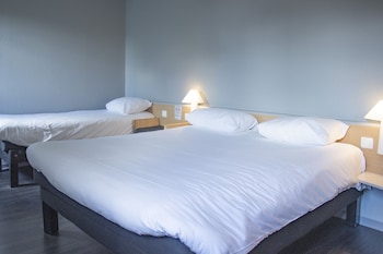 Room, Multiple Beds