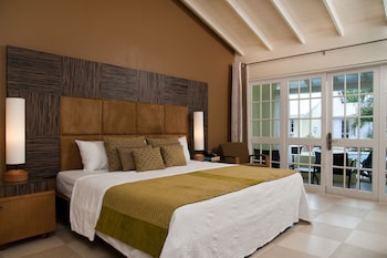 Superior Room, Poolside