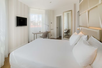 Junior Suite (Extra Bed 2 adults + 1 child)