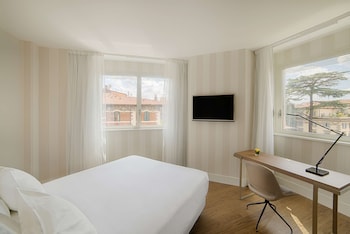 Junior Suite (Extra Bed 2 adults + 1 child)