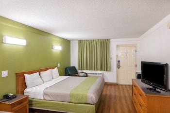 Standard Room, 1 King Bed, Accessible, Non Smoking