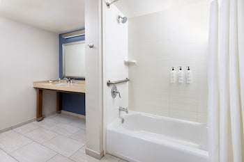 Room, 1 King Bed, Hearing Accessible