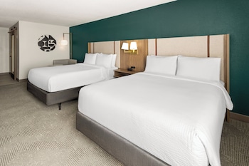 Standard Room, 2 Queen Beds, Roll-in Shower (Mobility Accessible)