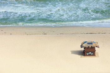 Deluxe Room, 1 King Bed, Oceanfront (Balcony)