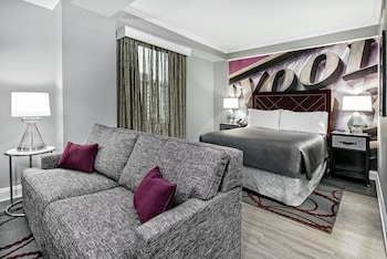 Suite, 1 Queen Bed with Sofa bed