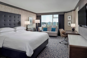 Deluxe Room, 1 King Bed with Sofa bed
