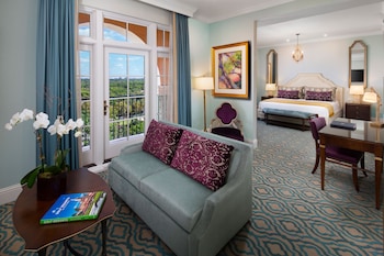 Suite, 1 King Bed (Anastasia)