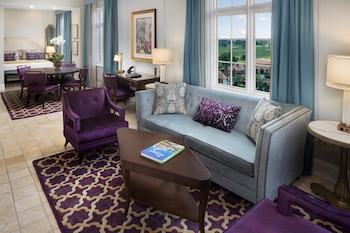 Suite, 1 King Bed (Castile)