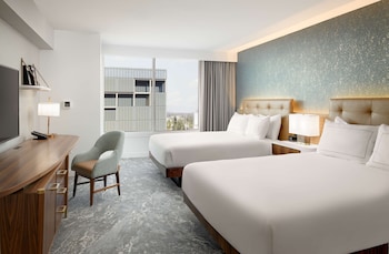 Room, 2 Queen Beds, Accessible, Bathtub (Mobility)