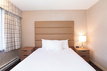 Studio Suite, 1 Queen Bed, Kitchen