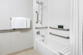 Room, 2 Queen Beds (Mobility/Hearing Accessible, Tub)