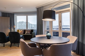 Suite, 1 King Bed, Sea View