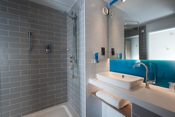 Standard Room, 2 Double Beds (with Free Hot Breakfast)