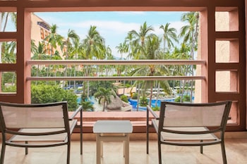 Wholesome Family, 2 Bedroom Suite, Pool view, Laundry Room