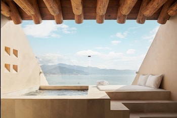 Sky Pool, Junior Suite, 1 King, Sofa bed, Ocean view