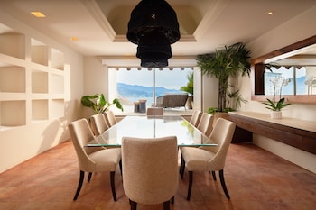 Presidential Suite, 1 King, Ocean view, High floor