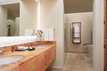 Heavenly Pool Panoramic, Suite, 1 King, Sofa bed, Ocean view