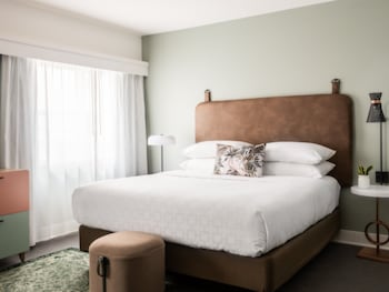 Standard Room, 1 King Bed