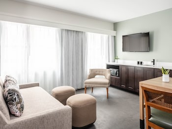Room, 1 King Bed, Roll-in Shower, Balcony (Communications Accessible)