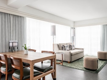 Suite, 1 King Bed