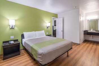 Standard Room, 1 King Bed, Accessible, Non Smoking