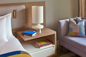 Junior Room, 1 King Bed (City)