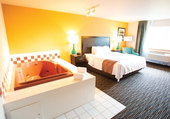 Dorena King Jacuzzi Suite