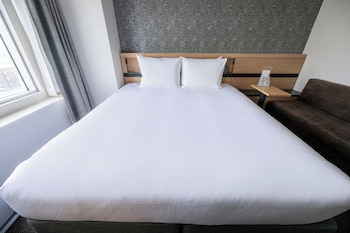 Standard Room, 1 Queen Bed
