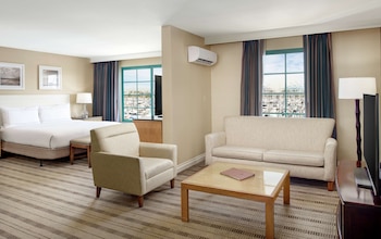 Junior Suite, 1 King Bed, Marina View