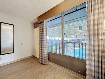 Deluxe Room, 1 King Bed, Non Smoking