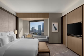 Suite, 1 King Bed, Club Lounge Access (Hana)