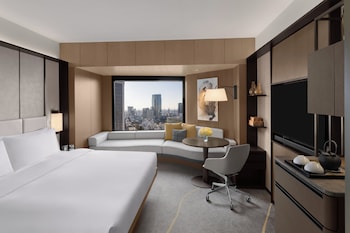 Premium Room, 1 King Bed, Club Lounge Access