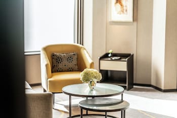 Suite, 1 King Bed, Club Lounge Access (Kaze)