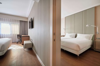 Family Room, Connecting Rooms (2AD+2CH)