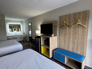 Room, 2 Queen Beds, Non Smoking