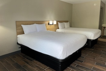 Deluxe Room, 2 Queen Beds, Non Smoking