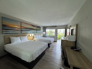 Deluxe Room, 2 Queen Beds, Non Smoking