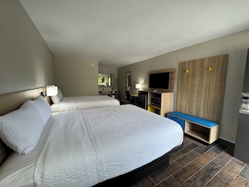 Deluxe Room, 2 Queen Beds, Non Smoking
