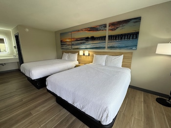 Deluxe Room, 2 Queen Beds, Non Smoking