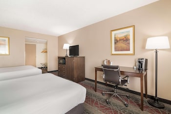 QQ - Double Queen Beds - 1st Floor